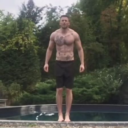 Chris Evans Shirtless.
